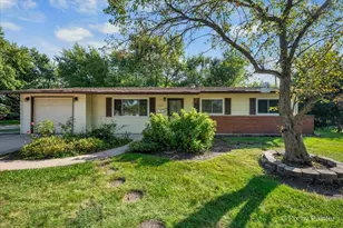 1243 Westchester Dr, Hanover Park, IL 60133 - Photo 2
