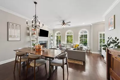 2454 W Foster Avenue #2E, Chicago, IL 60625 - Photo 8