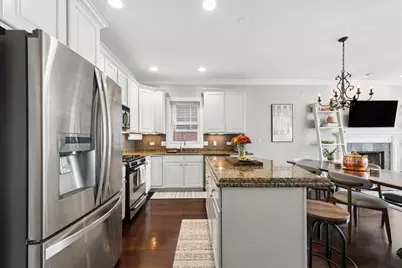 2454 W Foster Avenue #2E, Chicago, IL 60625 - Photo 6