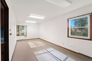 123 Ogden Ave, Clarendon Hills, IL 60514 - Photo 22