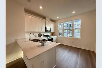 553 Yosemite Way, Mundelein, IL 60060 - Photo 4