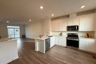 553 Yosemite Wy, Mundelein, IL 60060 - Photo 2