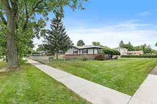 435 Kingman Ln, Hoffman Estates, IL 60169 - Photo 4