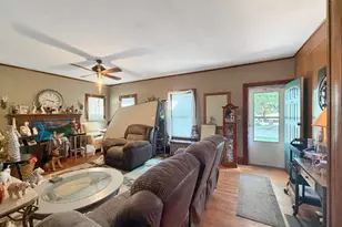 526 E Jefferson St, Freeport, IL 61032 - Photo 8