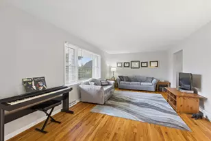 2S380 Golfview Dr, Glen Ellyn, IL 60137 - Photo 8