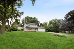 2S380 Golfview Dr, Glen Ellyn, IL 60137 - Photo 4