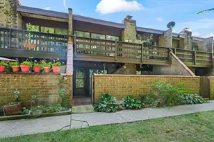 607 Kenneth Cir, Elgin, IL 60120 - Photo 2