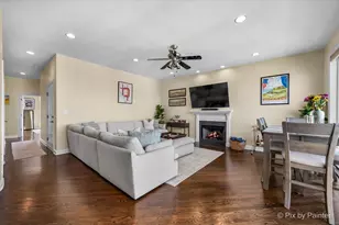 1541 W Chestnut St, Chicago, IL 60642 - Photo 2