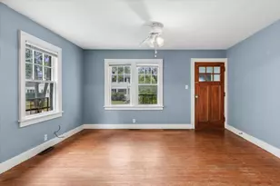 832 N 11th St, Dekalb, IL 60115 - Photo 2