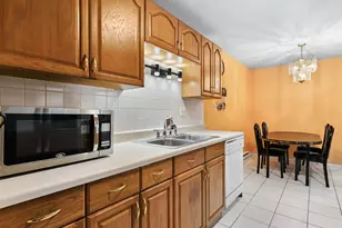 850 E Old Willow Rd, Prospect Heights, IL 60070 - Photo 6