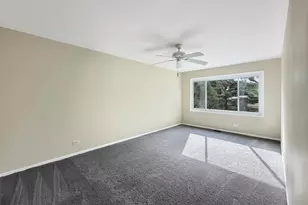 647 Darien Ct, Hoffman Estates, IL 60169 - Photo 14