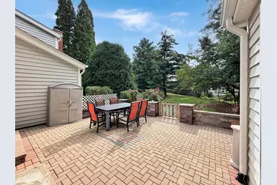 647 Darien Court, Hoffman Estates, IL 60169 - Photo 10