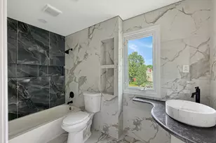 647 Darien Ct, Hoffman Estates, IL 60169 - Photo 20