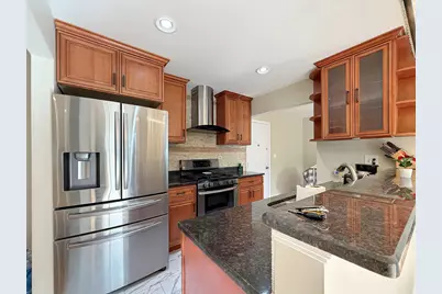 647 Darien Court, Hoffman Estates, IL 60169 - Photo 6