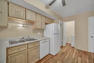 640 Burgundy Court #D, Elk Grove Village, IL 60007 - Photo 10