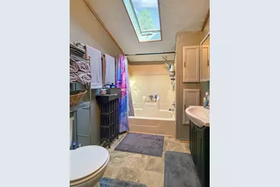 828 S Adams Avenue, Freeport, IL 61032 - Photo 12