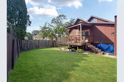 828 S Adams Avenue, Freeport, IL 61032 - Photo 2