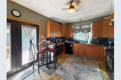 828 S Adams Avenue, Freeport, IL 61032 - Photo 8