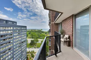 4170 N Marine Dr, Chicago, IL 60613 - Photo 2