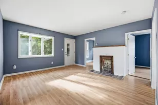1401 Sherwood Ave, Elgin, IL 60120 - Photo 2