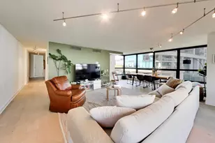 360 E Randolph St, Chicago, IL 60601 - Photo 8