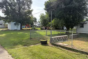 323 W Chestnut St, Mason City, IL 62664 - Photo 10