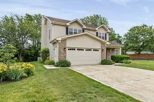 1121 Russetwood Ct, Wheeling, IL 60090 - Photo 2
