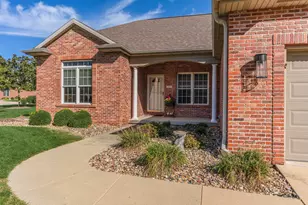22 Monarch Dr, Bloomington, IL 61704 - Photo 2