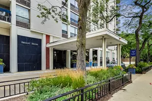 1455 N Sandburg Terrace, Chicago, IL 60610 - Photo 2