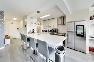 1455 N Sandburg Terrace, Chicago, IL 60610 - Photo 8