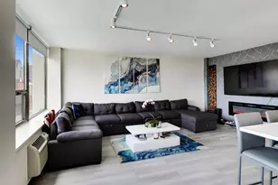 1455 N Sandburg Terrace, Chicago, IL 60610 - Photo 6