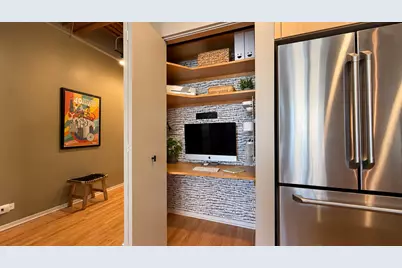 375 W Erie Street #412, Chicago, IL 60654 - Photo 8