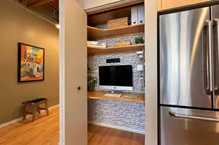 375 W Erie St, Chicago, IL 60654 - Photo 8