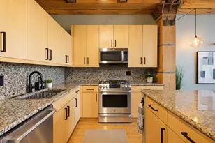 375 W Erie St, Chicago, IL 60654 - Photo 6