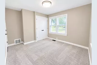 212 S Douglas Avenue, Bradley, IL 60915 - Photo 8