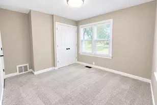 212 S Douglas Ave, Bradley, IL 60915 - Photo 8
