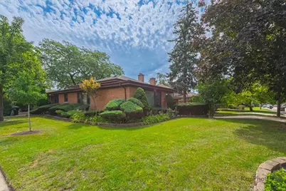 6557 N Christiana Avenue, Lincolnwood, IL 60712 - Photo 2