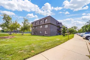 570 Fairway View Dr, Wheeling, IL 60090 - Photo 14