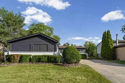 160 Lancaster Lane, Des Plaines, IL 60018 - Photo 2