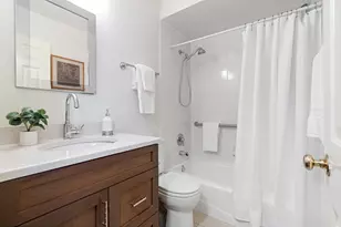 4048 N Clark St, Chicago, IL 60613 - Photo 16