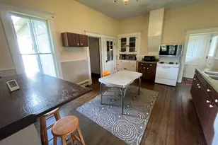 429 N 2nd St, Cissna Park, IL 60924 - Photo 2