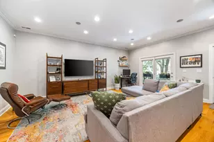2441 N Fairfield Ave, Chicago, IL 60647 - Photo 4