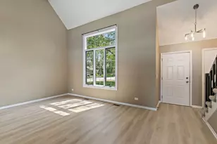 208 Carol Ann Dr, Streamwood, IL 60107 - Photo 4
