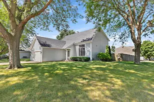 208 Carol Ann Dr, Streamwood, IL 60107 - Photo 2