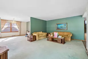 1050 W Strieff Ln, Glenwood, IL 60425 - Photo 2