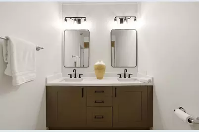 744 N Clark Street #305, Chicago, IL 60654 - Photo 12