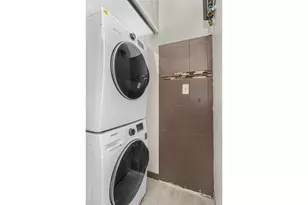 3227 W Beach Ave, Chicago, IL 60651 - Photo 12