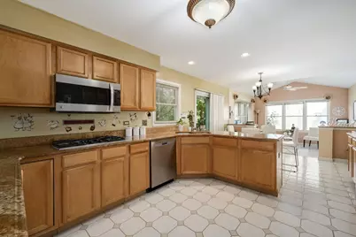 5282 Galloway Drive, Hoffman Estates, IL 60192 - Photo 12