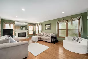 5282 Galloway Dr, Hoffman Estates, IL 60192 - Photo 8