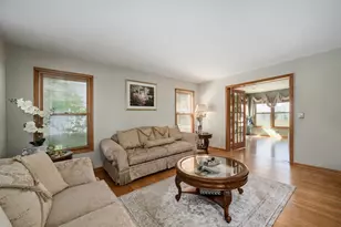 5282 Galloway Dr, Hoffman Estates, IL 60192 - Photo 6